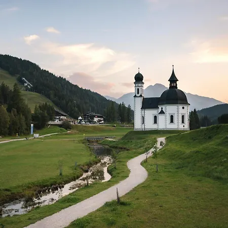 In Seefeld By Gschwandtkopf Slope 아파트